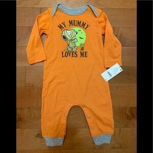 Halloween Themed Peanuts Orange Onesie “my mummy loves me” Size 6-9 Mont…